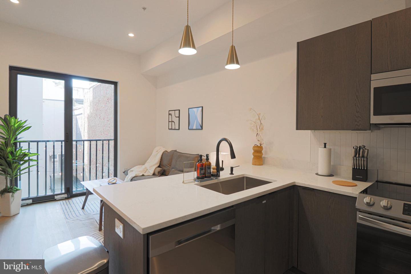 1318 9TH ST NW #6, WASHINGTON, District Of Columbia 20001, 1 Bedroom Bedrooms, ,1 BathroomBathrooms,Residential,For sale,1318 9TH ST NW #6,DCDC2245430 MLS # DCDC2245430