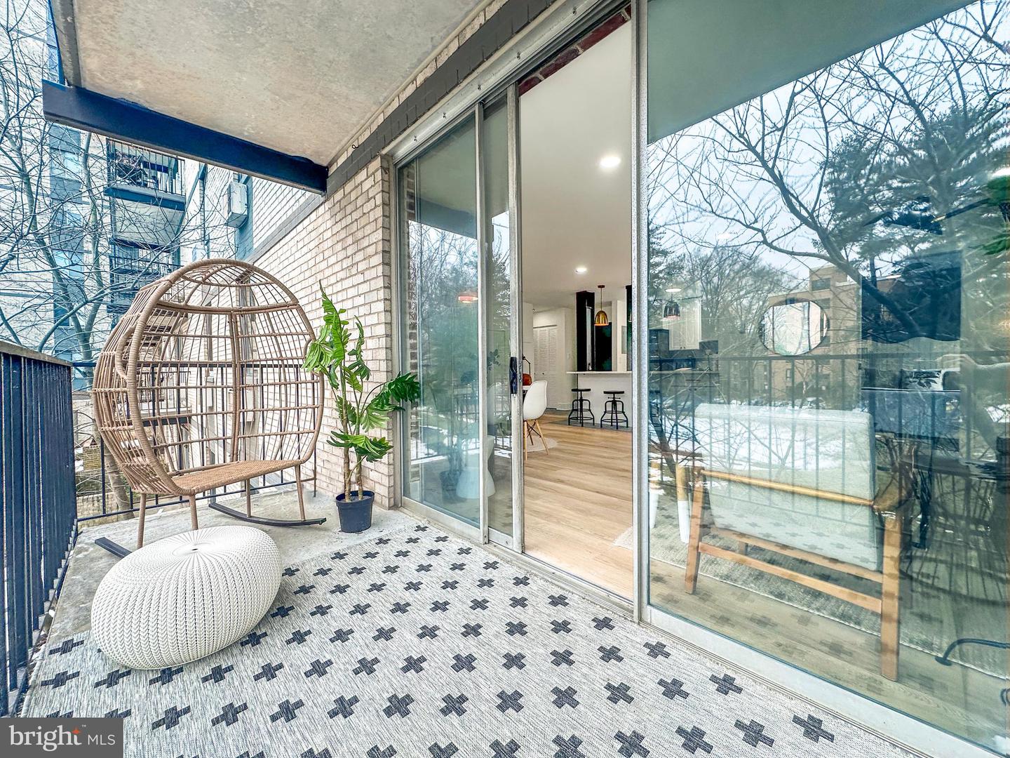 3245 RIO #206, FALLS CHURCH, Virginia 22041, 2 Bedrooms Bedrooms, 4 Rooms Rooms,1 BathroomBathrooms,Residential,For sale,3245 RIO #206,VAFX2291196 MLS # VAFX2291196