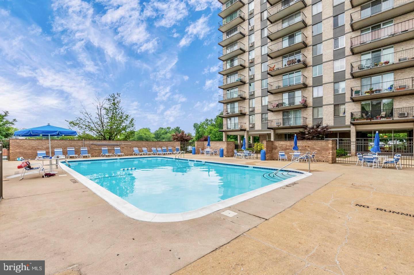 3245 RIO #206, FALLS CHURCH, Virginia 22041, 2 Bedrooms Bedrooms, 4 Rooms Rooms,1 BathroomBathrooms,Residential,For sale,3245 RIO #206,VAFX2291196 MLS # VAFX2291196