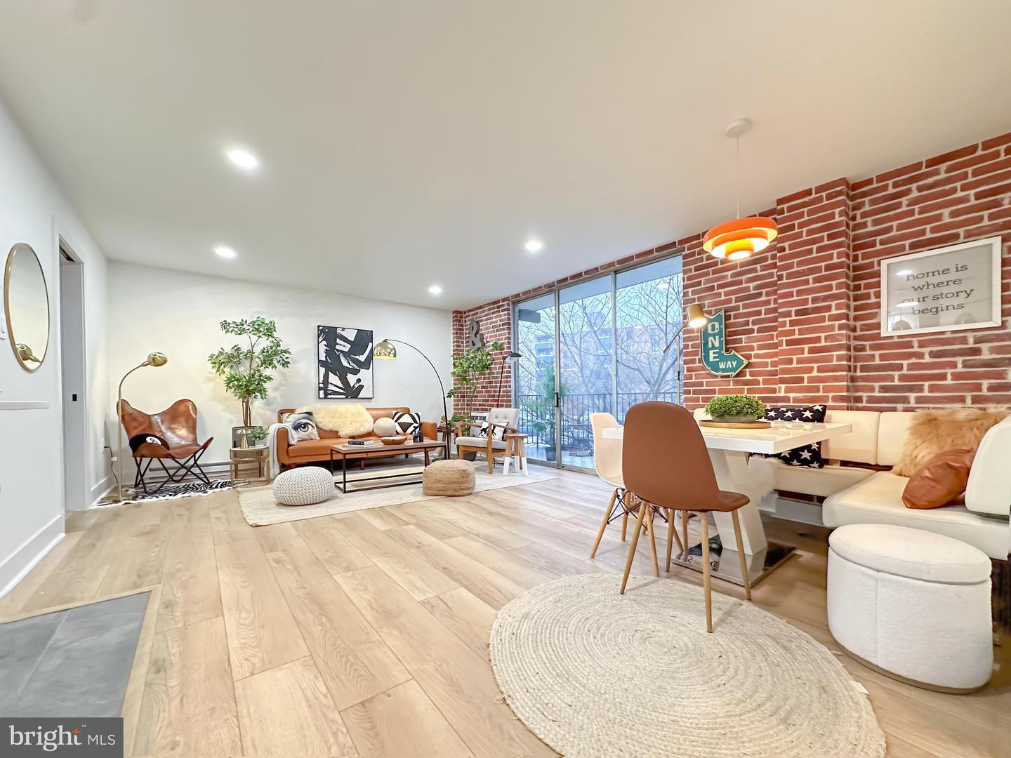 3245 RIO #206, FALLS CHURCH, Virginia 22041, 2 Bedrooms Bedrooms, 4 Rooms Rooms,1 BathroomBathrooms,Residential,For sale,3245 RIO #206,VAFX2291196 MLS # VAFX2291196