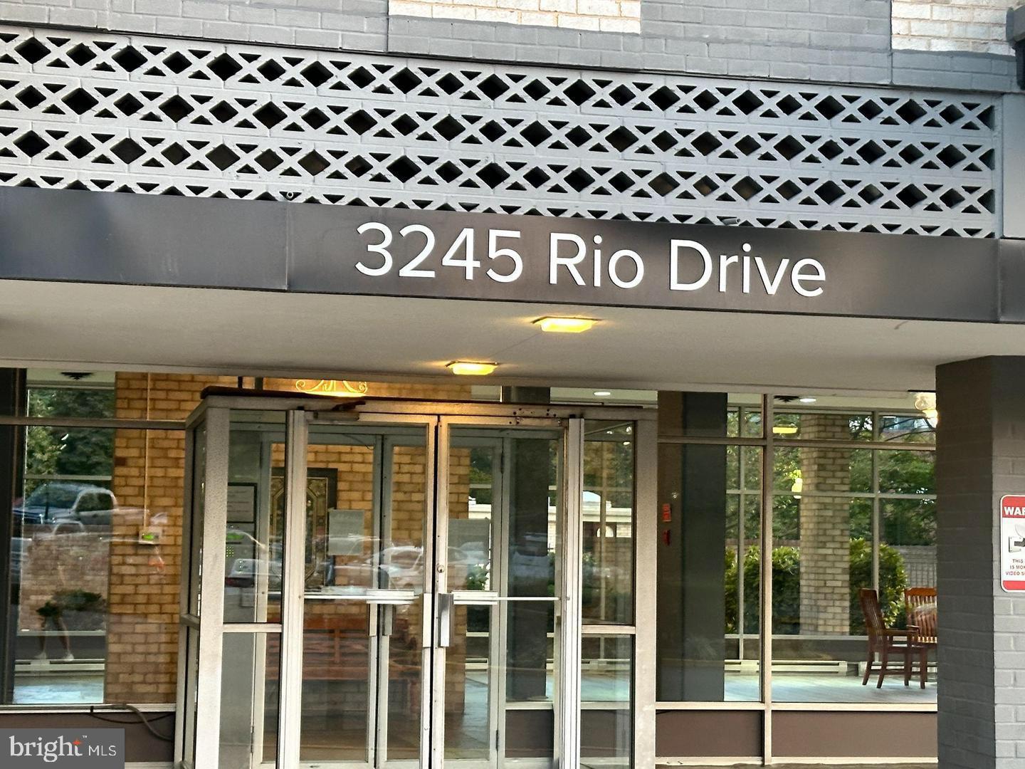 3245 RIO #206, FALLS CHURCH, Virginia 22041, 2 Bedrooms Bedrooms, 4 Rooms Rooms,1 BathroomBathrooms,Residential,For sale,3245 RIO #206,VAFX2291196 MLS # VAFX2291196