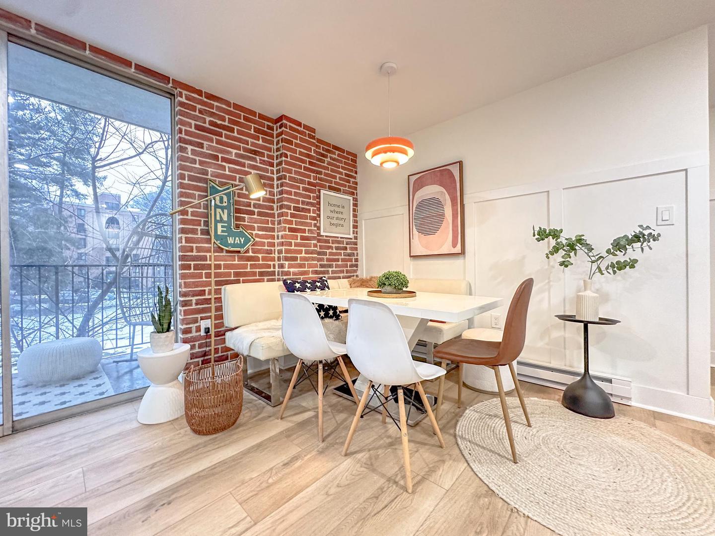 3245 RIO #206, FALLS CHURCH, Virginia 22041, 2 Bedrooms Bedrooms, 4 Rooms Rooms,1 BathroomBathrooms,Residential,For sale,3245 RIO #206,VAFX2291196 MLS # VAFX2291196