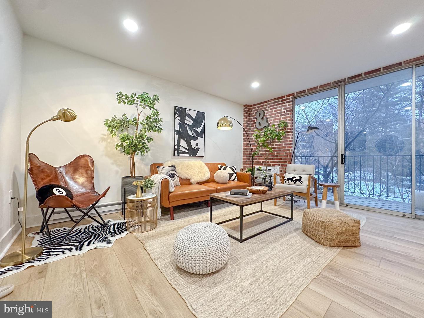 3245 RIO #206, FALLS CHURCH, Virginia 22041, 2 Bedrooms Bedrooms, 4 Rooms Rooms,1 BathroomBathrooms,Residential,For sale,3245 RIO #206,VAFX2291196 MLS # VAFX2291196