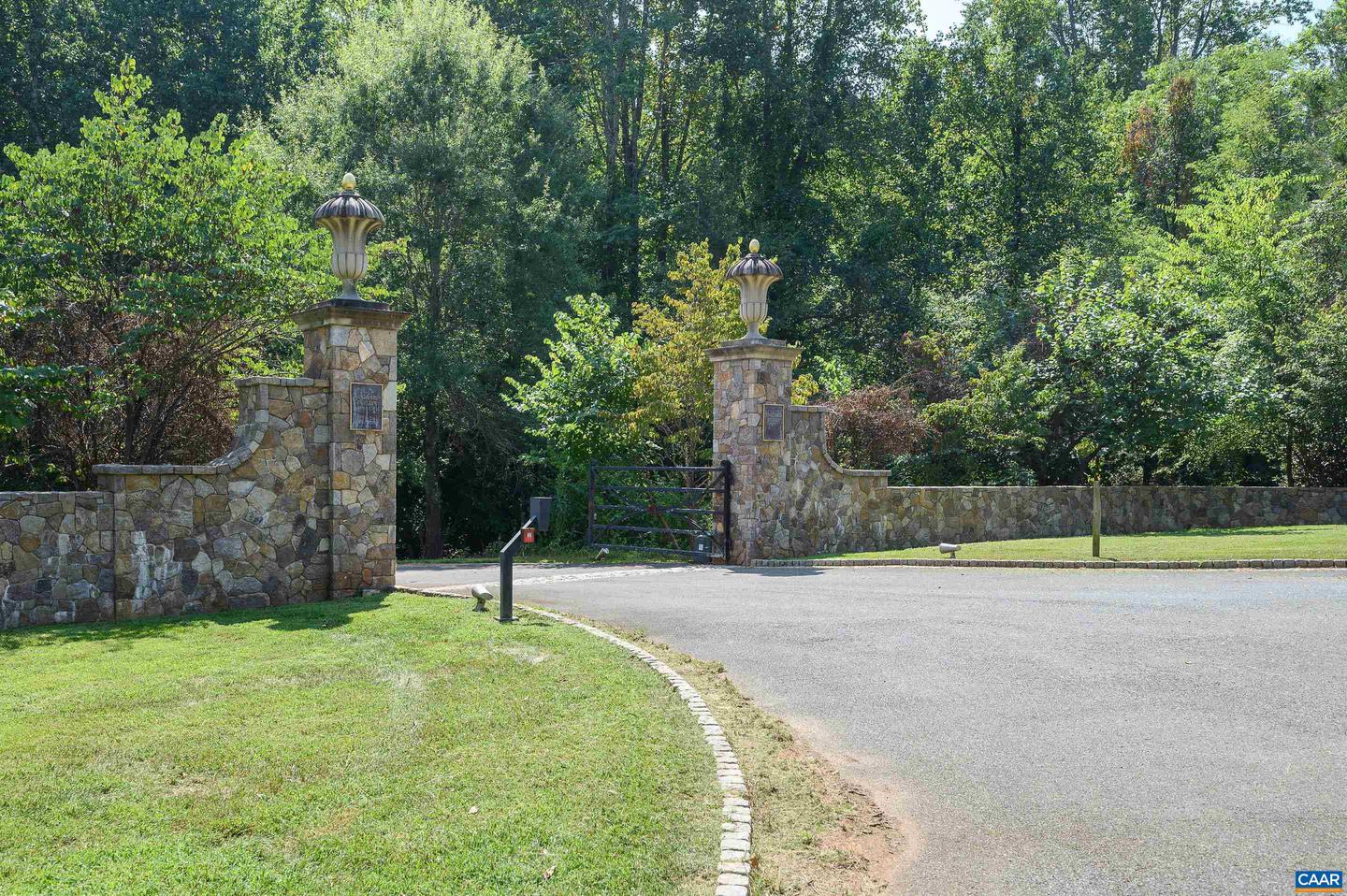 2621 COOPERS LN, CHARLOTTESVILLE, Virginia 22902, 5 Bedrooms Bedrooms, ,6 BathroomsBathrooms,Residential,For sale,2621 COOPERS LN,673369 MLS # 673369