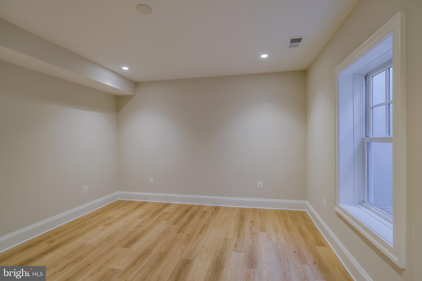 632 N KENMORE ST, ARLINGTON, Virginia 22201, 5 Bedrooms Bedrooms, ,4 BathroomsBathrooms,Residential,For sale,632 N KENMORE ST,VAAR2069018 MLS # VAAR2069018