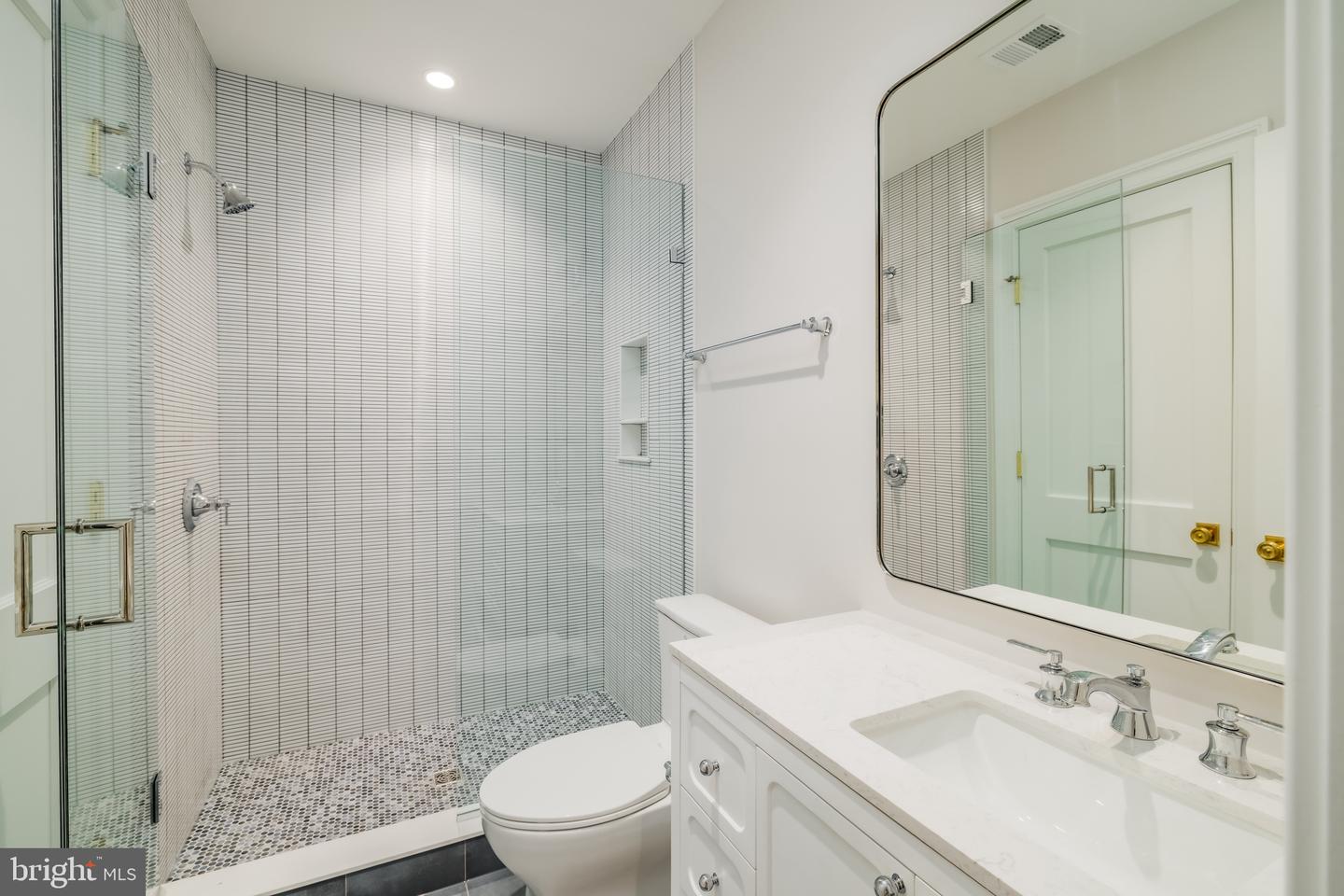 632 N KENMORE ST, ARLINGTON, Virginia 22201, 5 Bedrooms Bedrooms, ,4 BathroomsBathrooms,Residential,For sale,632 N KENMORE ST,VAAR2069018 MLS # VAAR2069018