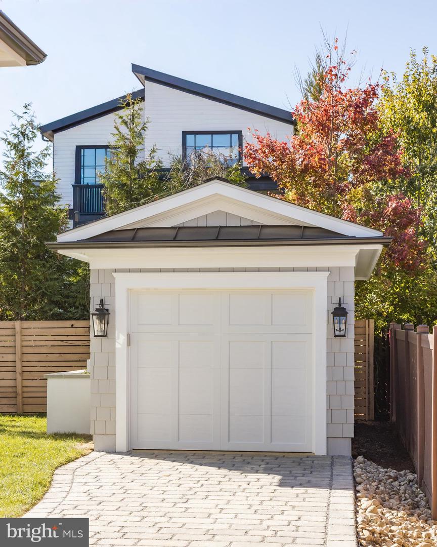 632 N KENMORE ST, ARLINGTON, Virginia 22201, 5 Bedrooms Bedrooms, ,4 BathroomsBathrooms,Residential,For sale,632 N KENMORE ST,VAAR2069018 MLS # VAAR2069018