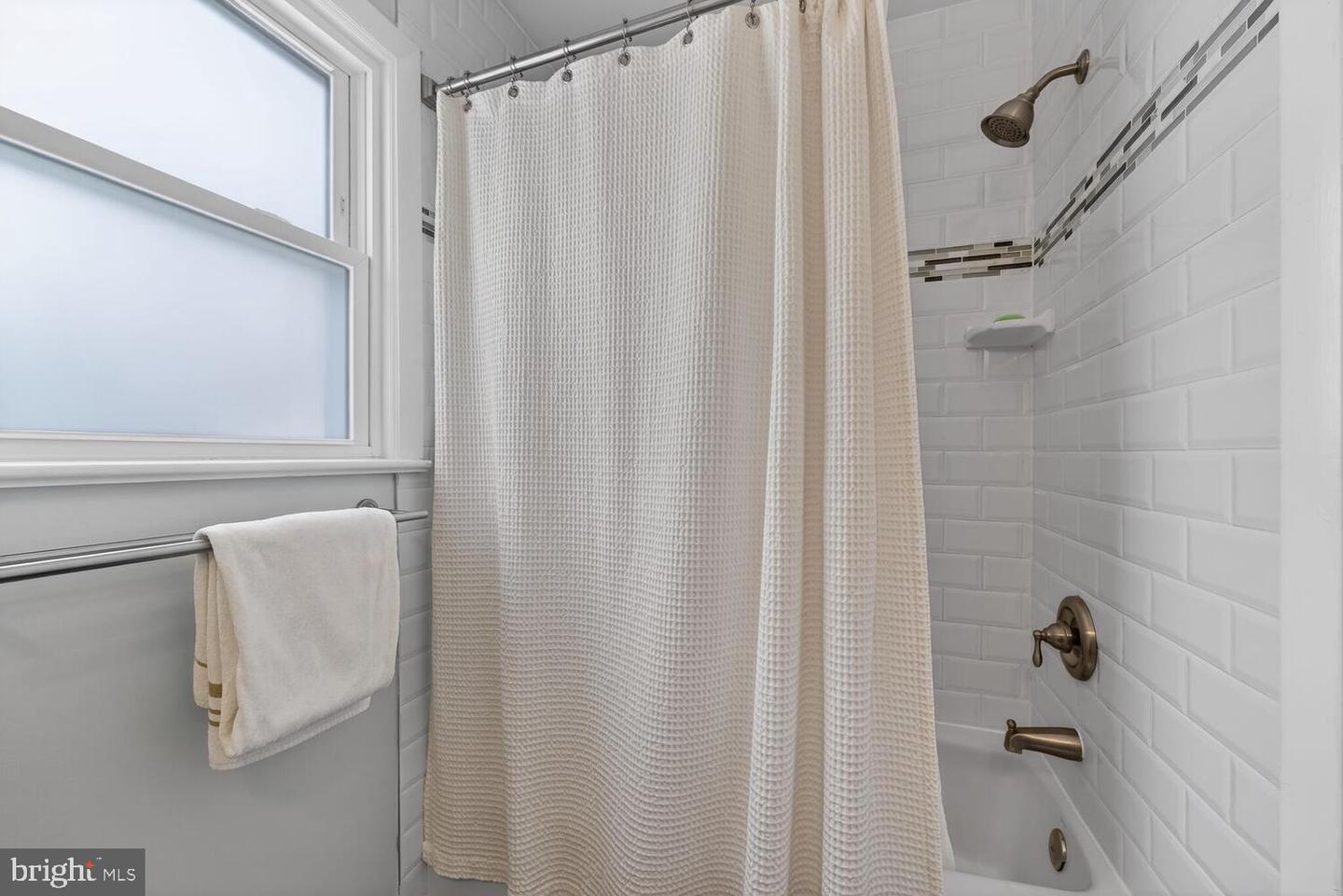 6052 6TH ST N, ARLINGTON, Virginia 22203, 3 Bedrooms Bedrooms, ,2 BathroomsBathrooms,Residential,For sale,6052 6TH ST N,VAAR2069028 MLS # VAAR2069028