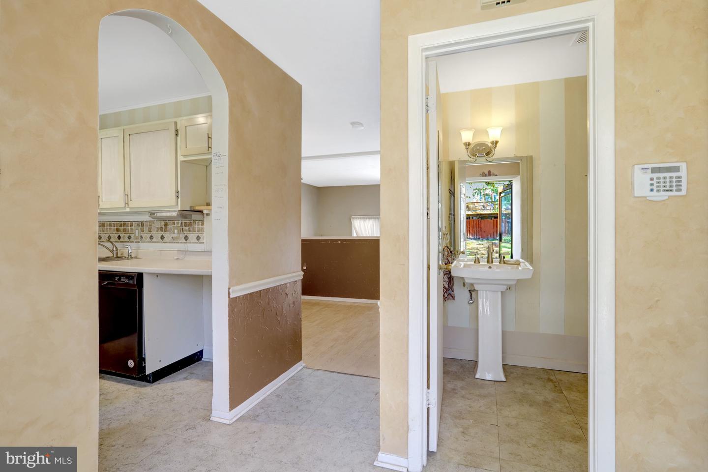 5502 PEPPERCORN DR, BURKE, Virginia 22015, 3 Bedrooms Bedrooms, 4 Rooms Rooms,Residential,For sale,5502 PEPPERCORN DR,VAFX2291606 MLS # VAFX2291606