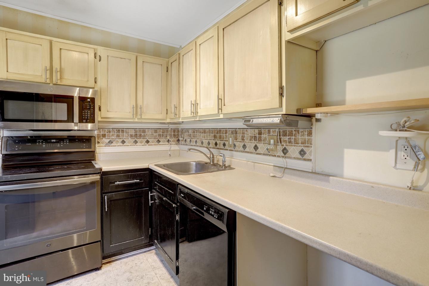 5502 PEPPERCORN DR, BURKE, Virginia 22015, 3 Bedrooms Bedrooms, 4 Rooms Rooms,Residential,For sale,5502 PEPPERCORN DR,VAFX2291606 MLS # VAFX2291606