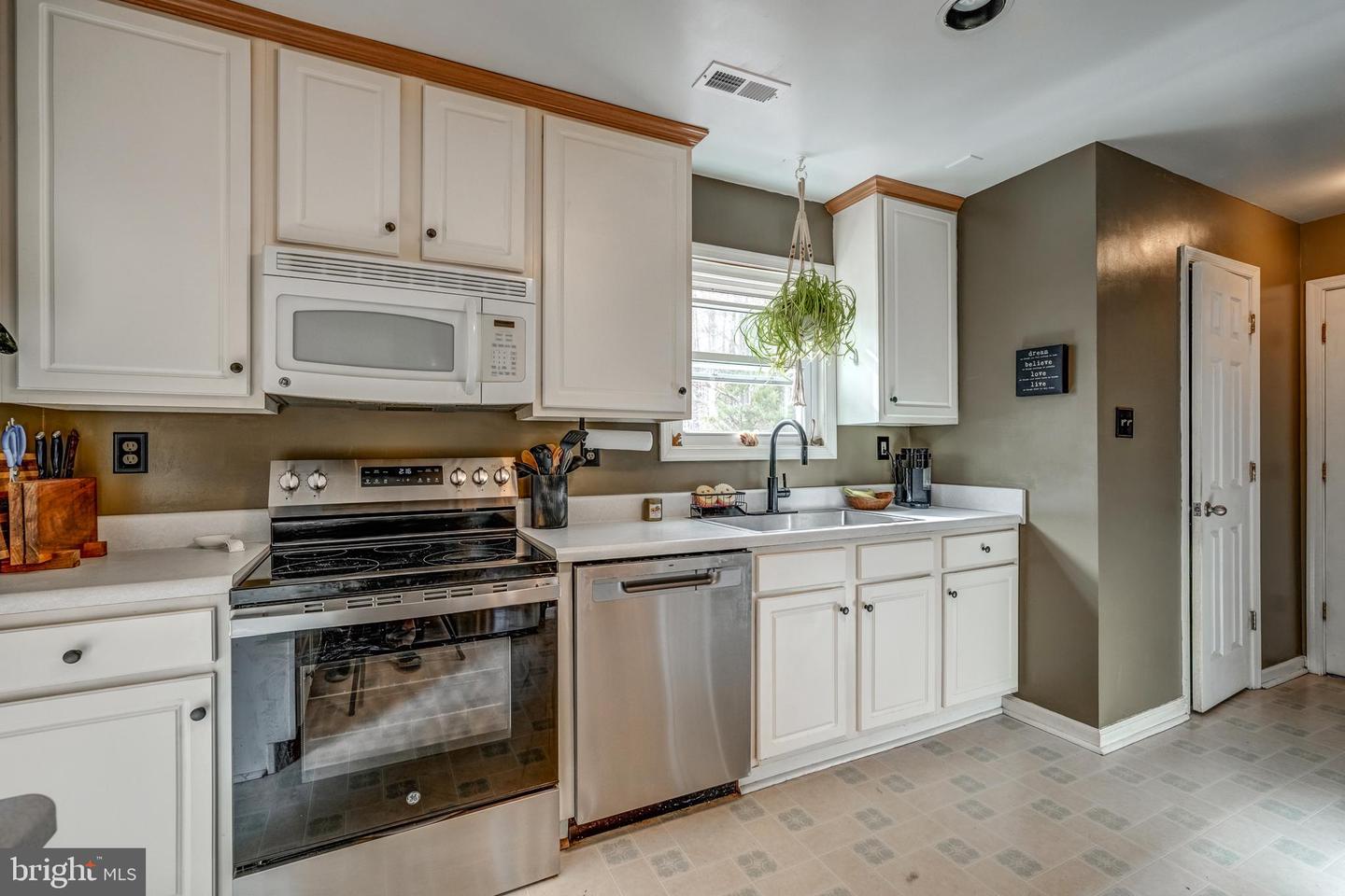 3579 DOGWOOD DR, PALMYRA, Virginia 22963, 3 Bedrooms Bedrooms, 12 Rooms Rooms,2 BathroomsBathrooms,Residential,For sale,3579 DOGWOOD DR,VAFN2000622 MLS # VAFN2000622