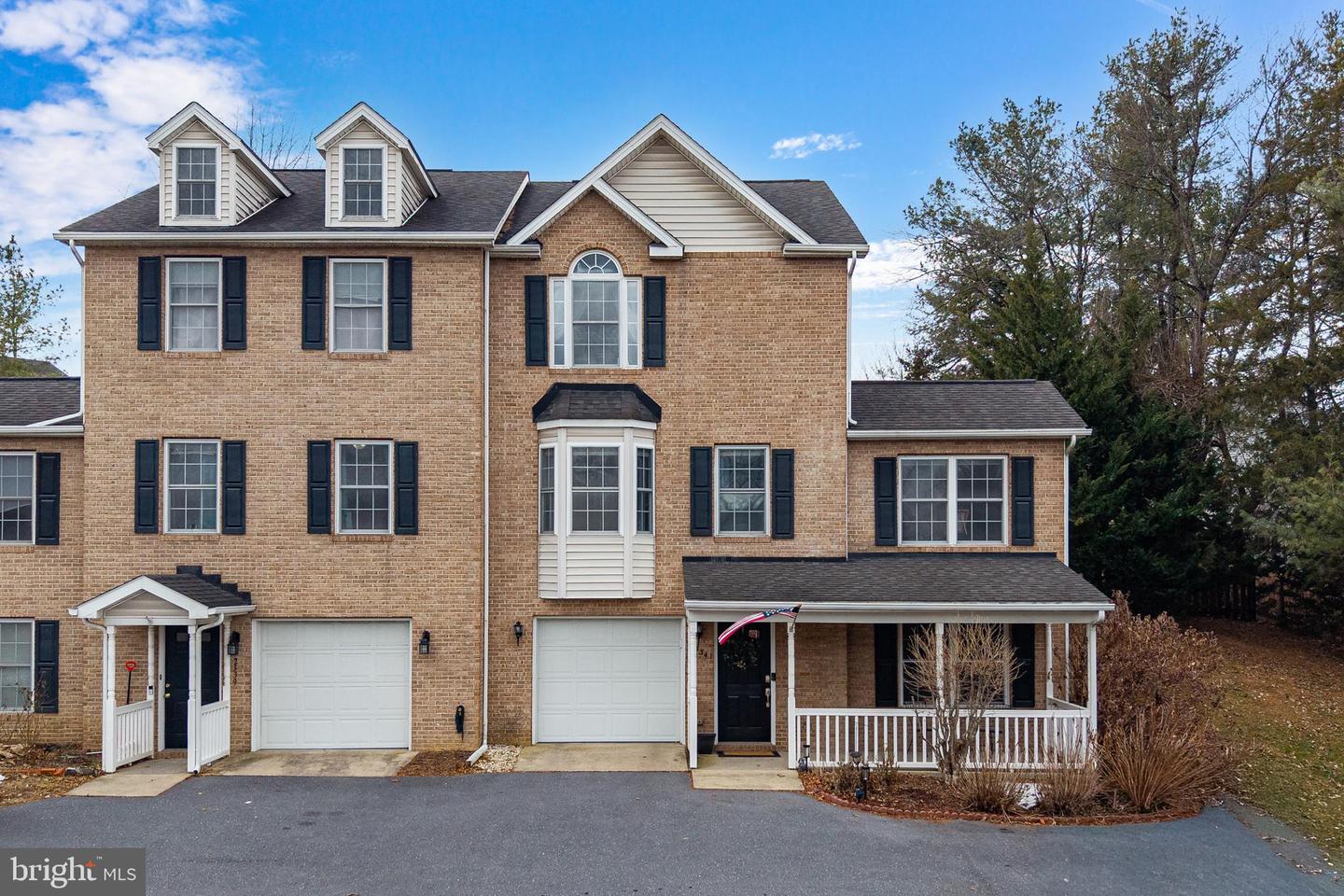 2341 VIRGINIA AVE, HARRISONBURG, Virginia 22802, 3 Bedrooms Bedrooms, 11 Rooms Rooms,2 BathroomsBathrooms,Residential,For sale,2341 VIRGINIA AVE,VAHC2000558 MLS # VAHC2000558