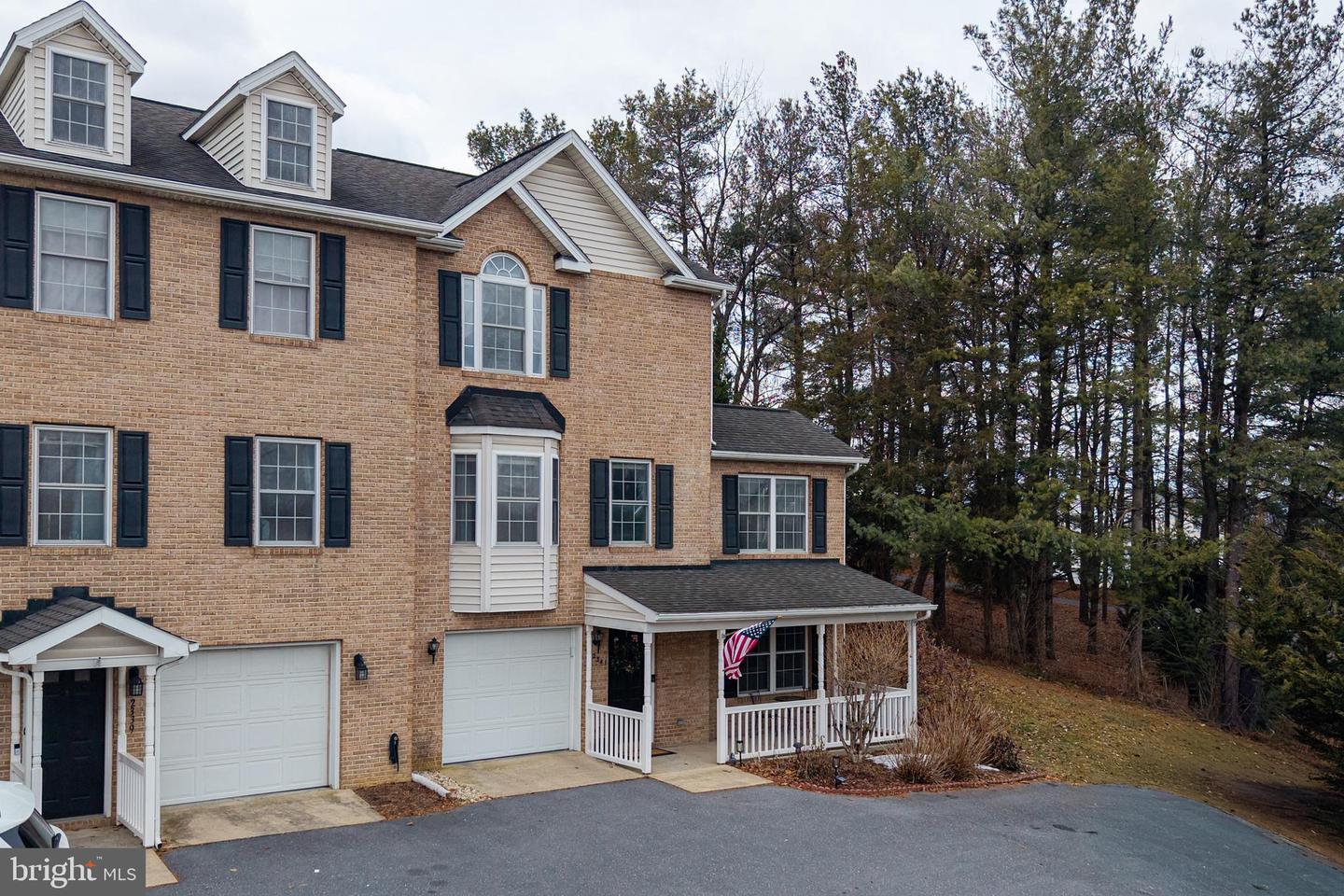 2341 VIRGINIA AVE, HARRISONBURG, Virginia 22802, 3 Bedrooms Bedrooms, 11 Rooms Rooms,2 BathroomsBathrooms,Residential,For sale,2341 VIRGINIA AVE,VAHC2000558 MLS # VAHC2000558