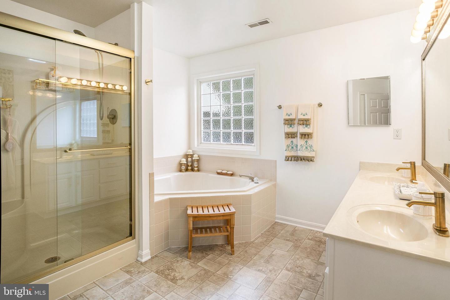 2203 LAKEVIEW PKWY, LOCUST GROVE, Virginia 22508, 4 Bedrooms Bedrooms, 18 Rooms Rooms,3 BathroomsBathrooms,Residential,For sale,2203 LAKEVIEW PKWY,VAOR2013394 MLS # VAOR2013394