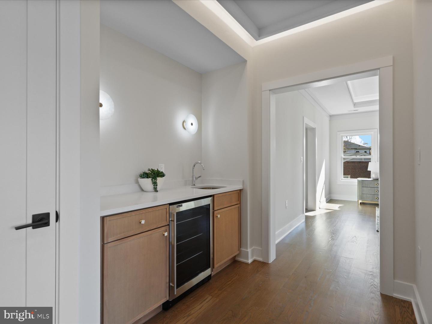 616 GIBSON CIR SW, VIENNA, Virginia 22180, 6 Bedrooms Bedrooms, ,6 BathroomsBathrooms,Residential,For sale,616 GIBSON CIR SW,VAFX2292498 MLS # VAFX2292498