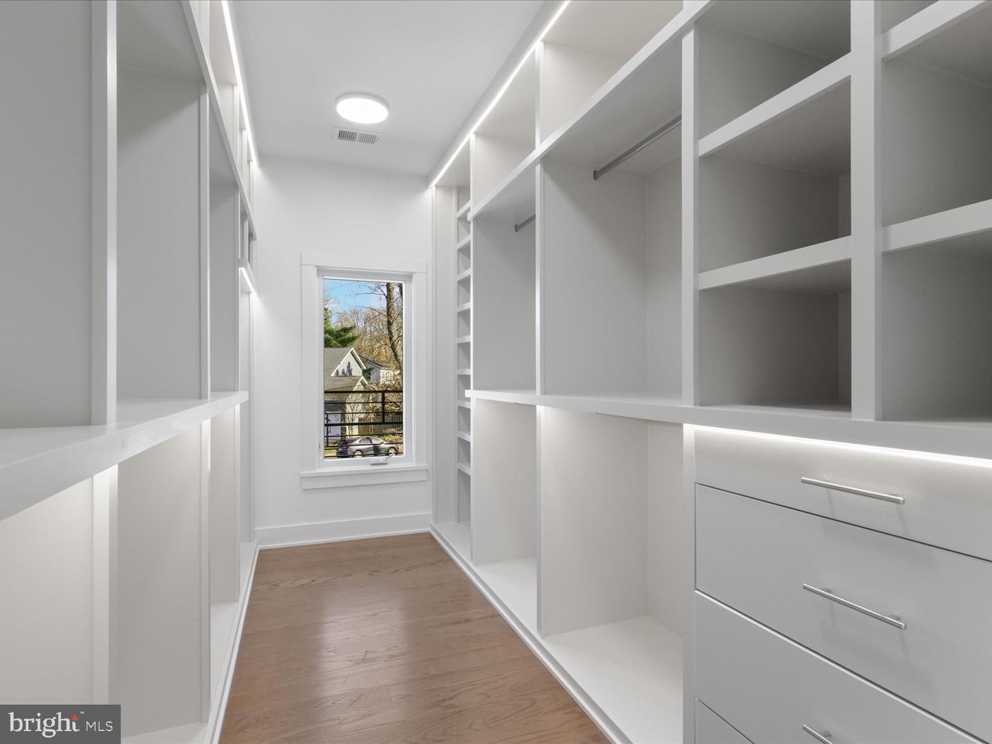 616 GIBSON CIR SW, VIENNA, Virginia 22180, 6 Bedrooms Bedrooms, ,6 BathroomsBathrooms,Residential,For sale,616 GIBSON CIR SW,VAFX2292498 MLS # VAFX2292498