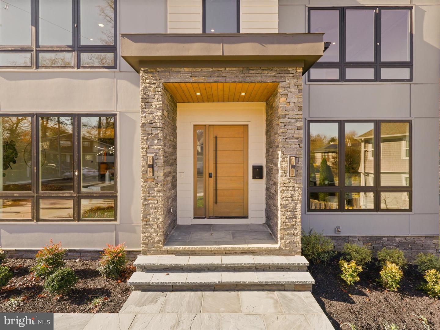 616 GIBSON CIR SW, VIENNA, Virginia 22180, 6 Bedrooms Bedrooms, ,6 BathroomsBathrooms,Residential,For sale,616 GIBSON CIR SW,VAFX2292498 MLS # VAFX2292498