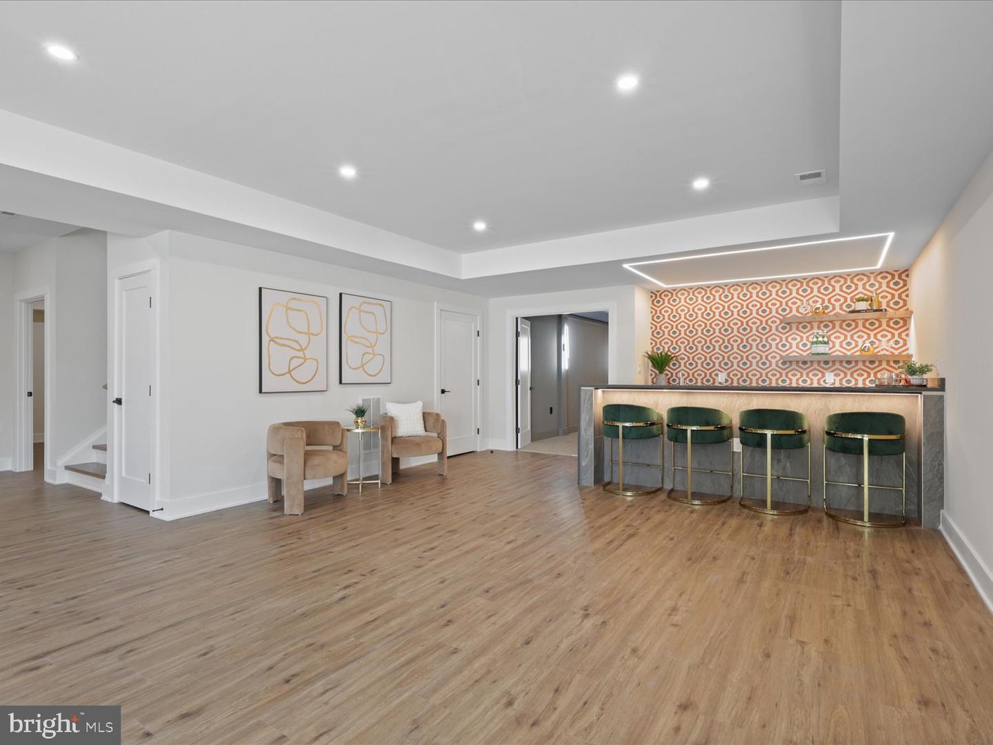 616 GIBSON CIR SW, VIENNA, Virginia 22180, 6 Bedrooms Bedrooms, ,6 BathroomsBathrooms,Residential,For sale,616 GIBSON CIR SW,VAFX2292498 MLS # VAFX2292498