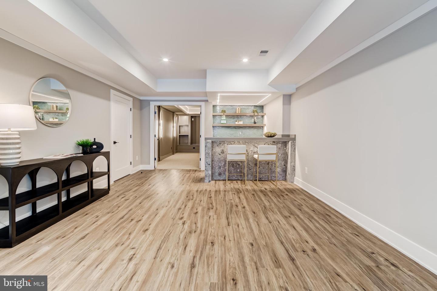 506 KINGSLEY RD SW, VIENNA, Virginia 22180, 6 Bedrooms Bedrooms, ,6 BathroomsBathrooms,Residential,For sale,506 KINGSLEY RD SW,VAFX2292504 MLS # VAFX2292504