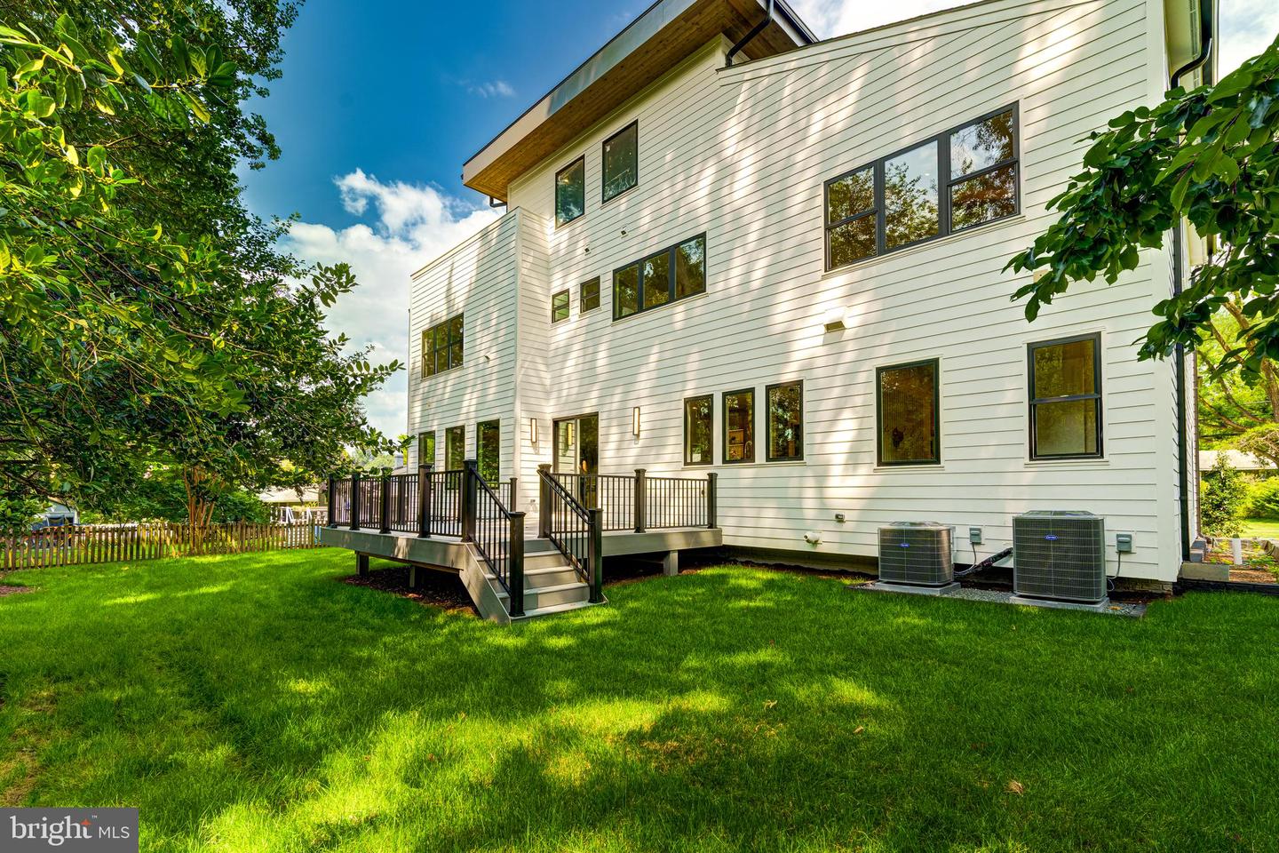 506 KINGSLEY RD SW, VIENNA, Virginia 22180, 6 Bedrooms Bedrooms, ,6 BathroomsBathrooms,Residential,For sale,506 KINGSLEY RD SW,VAFX2292504 MLS # VAFX2292504