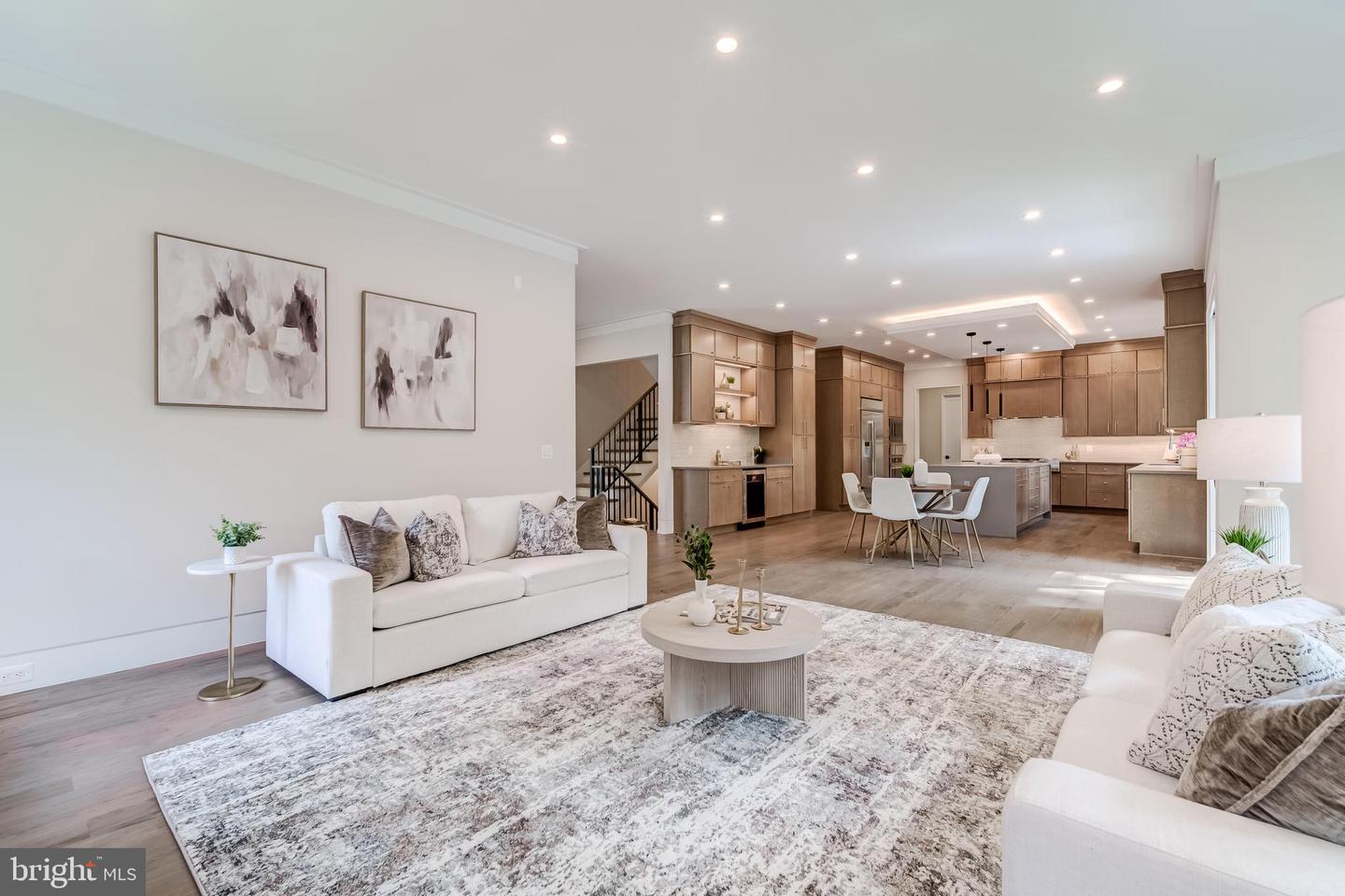 506 KINGSLEY RD SW, VIENNA, Virginia 22180, 6 Bedrooms Bedrooms, ,6 BathroomsBathrooms,Residential,For sale,506 KINGSLEY RD SW,VAFX2292504 MLS # VAFX2292504