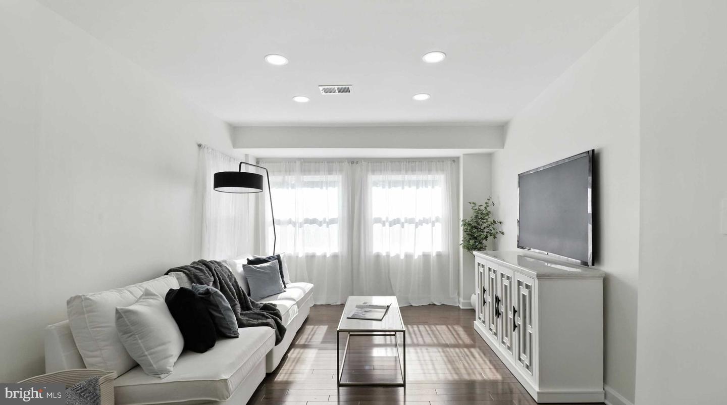 7746 16TH ST NW, WASHINGTON, District Of Columbia 20012, 7 Bedrooms Bedrooms, 26 Rooms Rooms,5 BathroomsBathrooms,Residential,For sale,7746 16TH ST NW,DCDC2247512 MLS # DCDC2247512