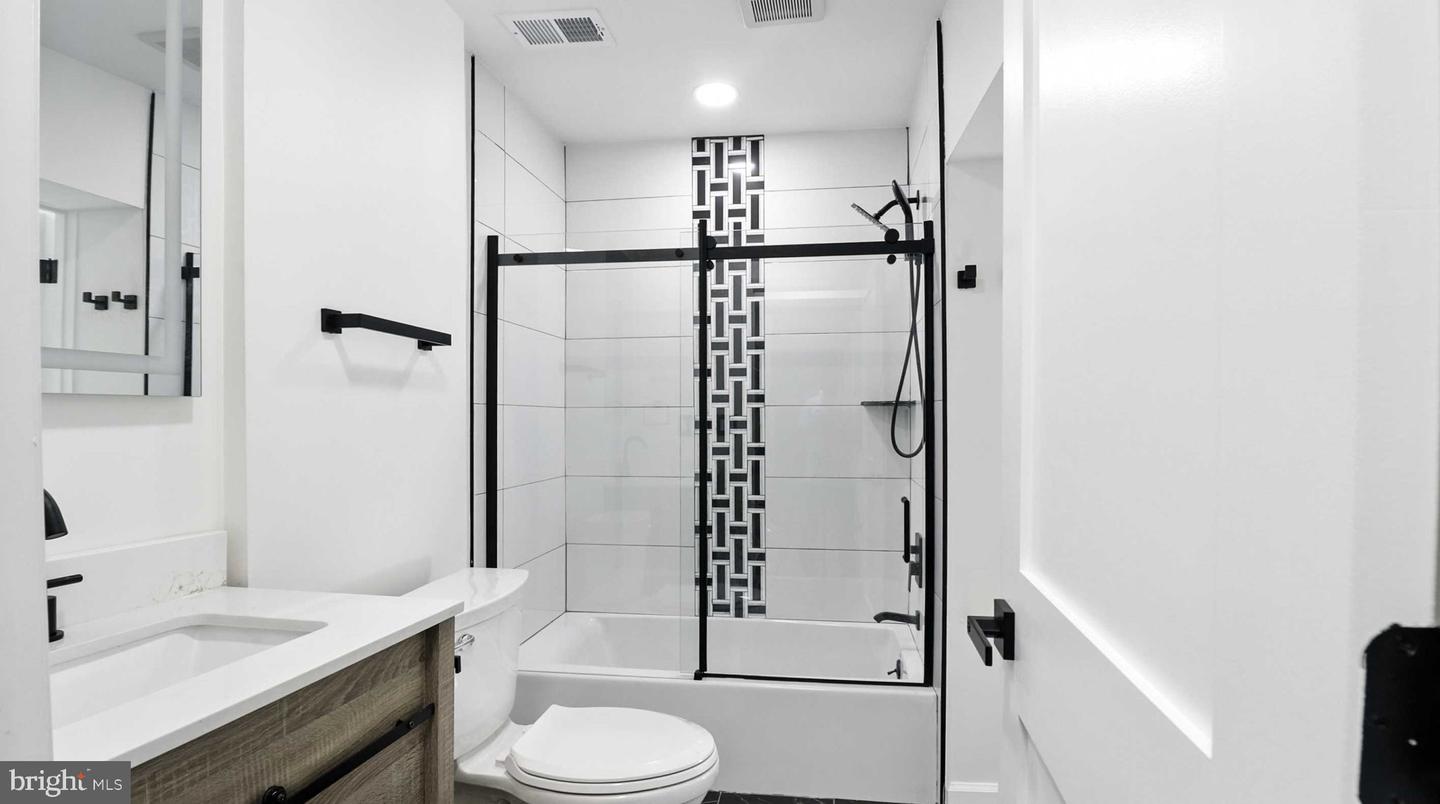 7746 16TH ST NW, WASHINGTON, District Of Columbia 20012, 7 Bedrooms Bedrooms, 26 Rooms Rooms,5 BathroomsBathrooms,Residential,For sale,7746 16TH ST NW,DCDC2247512 MLS # DCDC2247512