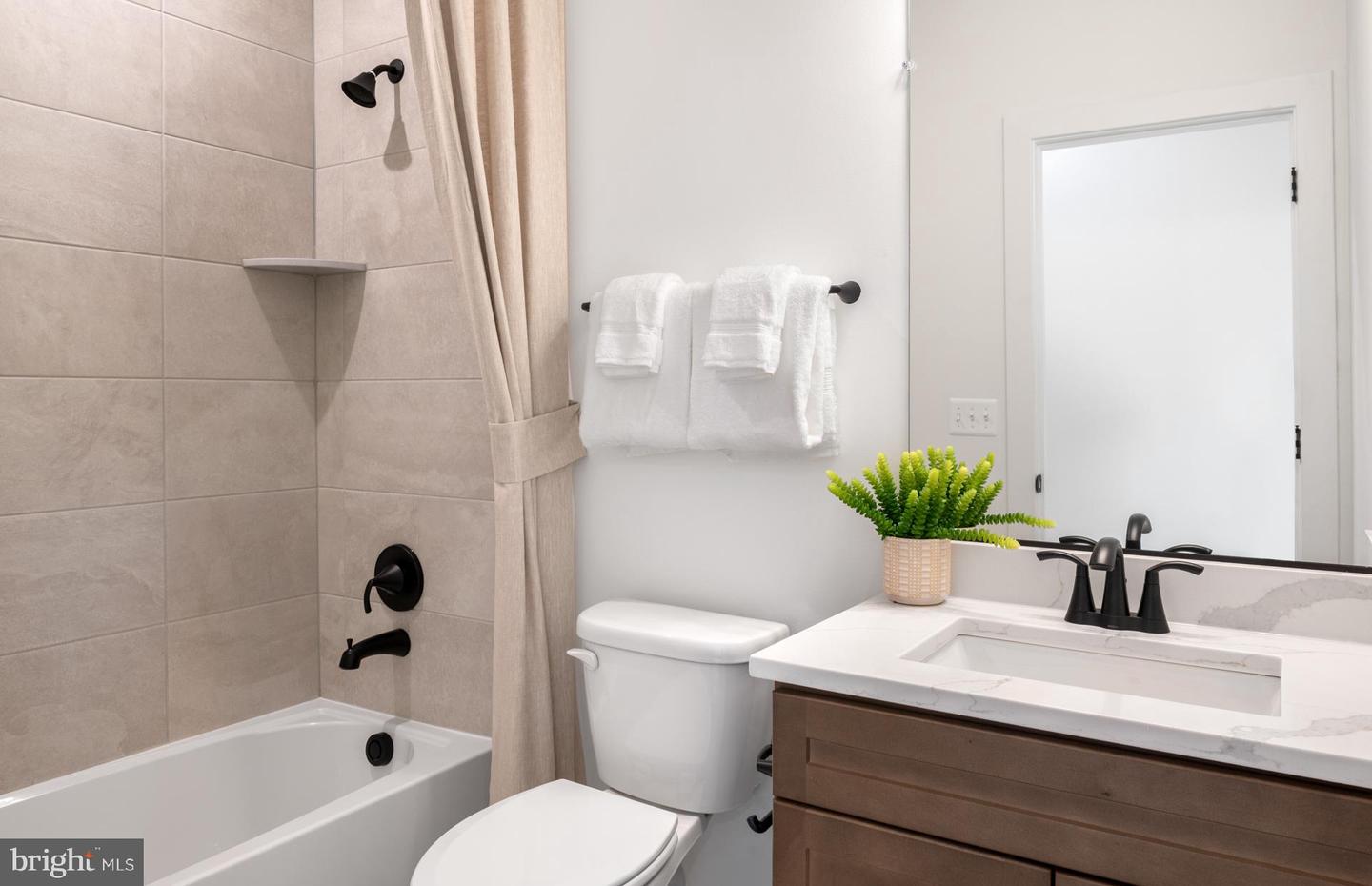 42819 EAGLE VIEW DR, LEESBURG, Virginia 20176, 5 Bedrooms Bedrooms, ,5 BathroomsBathrooms,Residential,For sale,42819 EAGLE VIEW DR,VALO2116592 MLS # VALO2116592