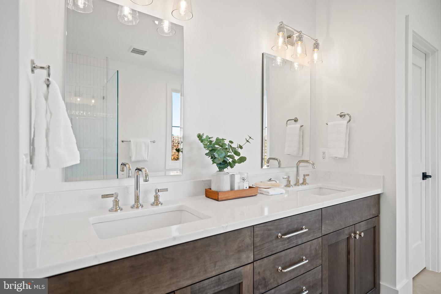 600 29TH RD S, ARLINGTON, Virginia 22202, 5 Bedrooms Bedrooms, ,5 BathroomsBathrooms,Residential,For sale,600 29TH RD S,VAAR2069222 MLS # VAAR2069222