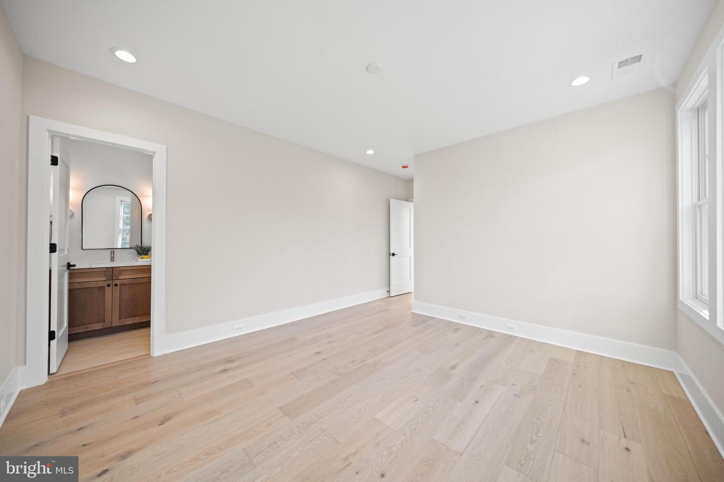 600 29TH RD S, ARLINGTON, Virginia 22202, 5 Bedrooms Bedrooms, ,5 BathroomsBathrooms,Residential,For sale,600 29TH RD S,VAAR2069222 MLS # VAAR2069222