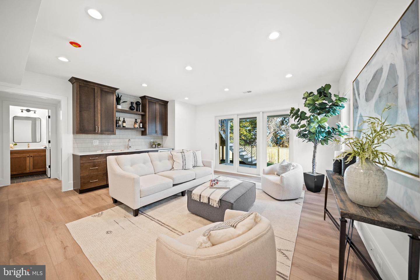 600 29TH RD S, ARLINGTON, Virginia 22202, 5 Bedrooms Bedrooms, ,5 BathroomsBathrooms,Residential,For sale,600 29TH RD S,VAAR2069222 MLS # VAAR2069222