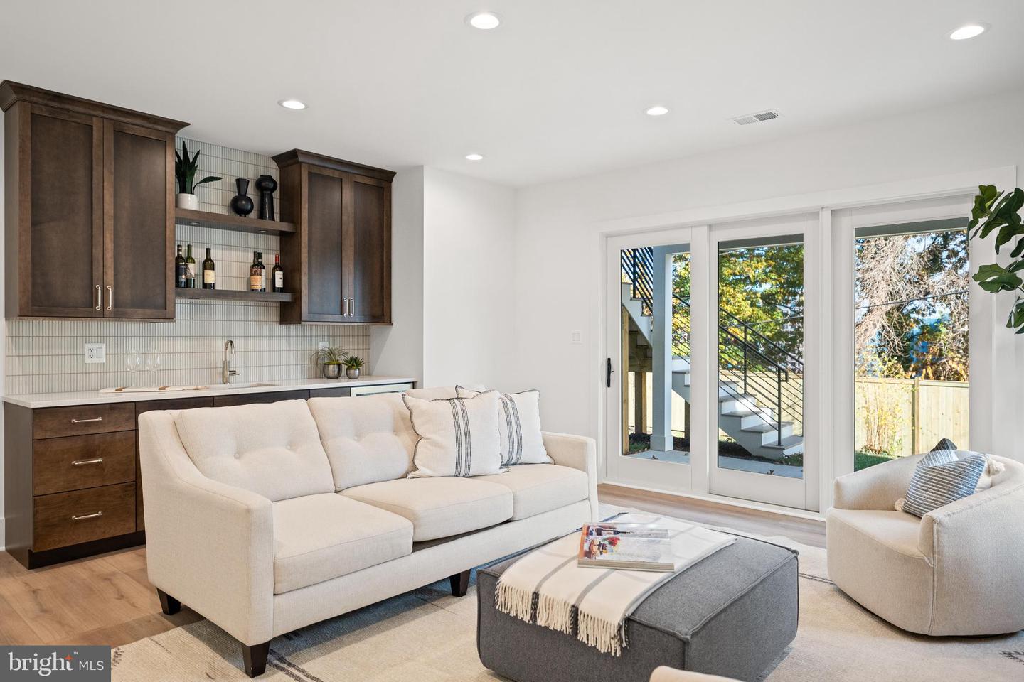 600 29TH RD S, ARLINGTON, Virginia 22202, 5 Bedrooms Bedrooms, ,5 BathroomsBathrooms,Residential,For sale,600 29TH RD S,VAAR2069222 MLS # VAAR2069222