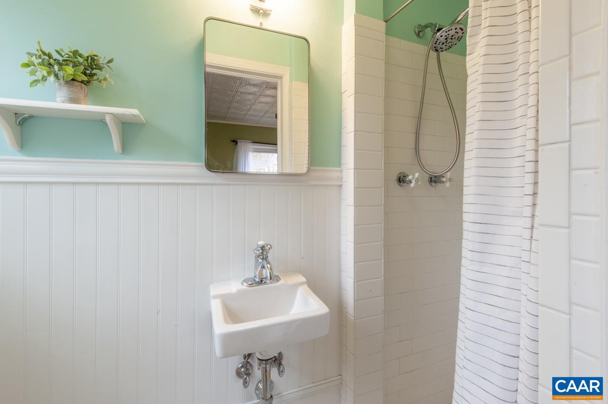 1606 GROVE RD, CHARLOTTESVILLE, Virginia 22901, 4 Bedrooms Bedrooms, ,3 BathroomsBathrooms,Residential,For sale,1606 GROVE RD,673608 MLS # 673608 1606 GROVE RD, CHARLOTTESVILLE, Virginia 22901, 4 Bedrooms Bedrooms, ,3 BathroomsBathrooms,Residential,For sale,1606 GROVE RD,673608 MLS # 673608