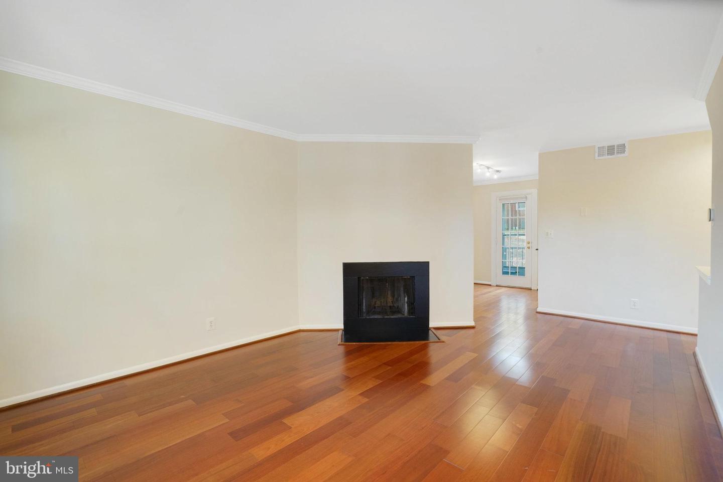 4614-B 28TH RD S #B, ARLINGTON, Virginia 22206, 2 Bedrooms Bedrooms, 5 Rooms Rooms,1 BathroomBathrooms,Residential,For sale,4614-B 28TH RD S #B,VAAR2069224 MLS # VAAR2069224