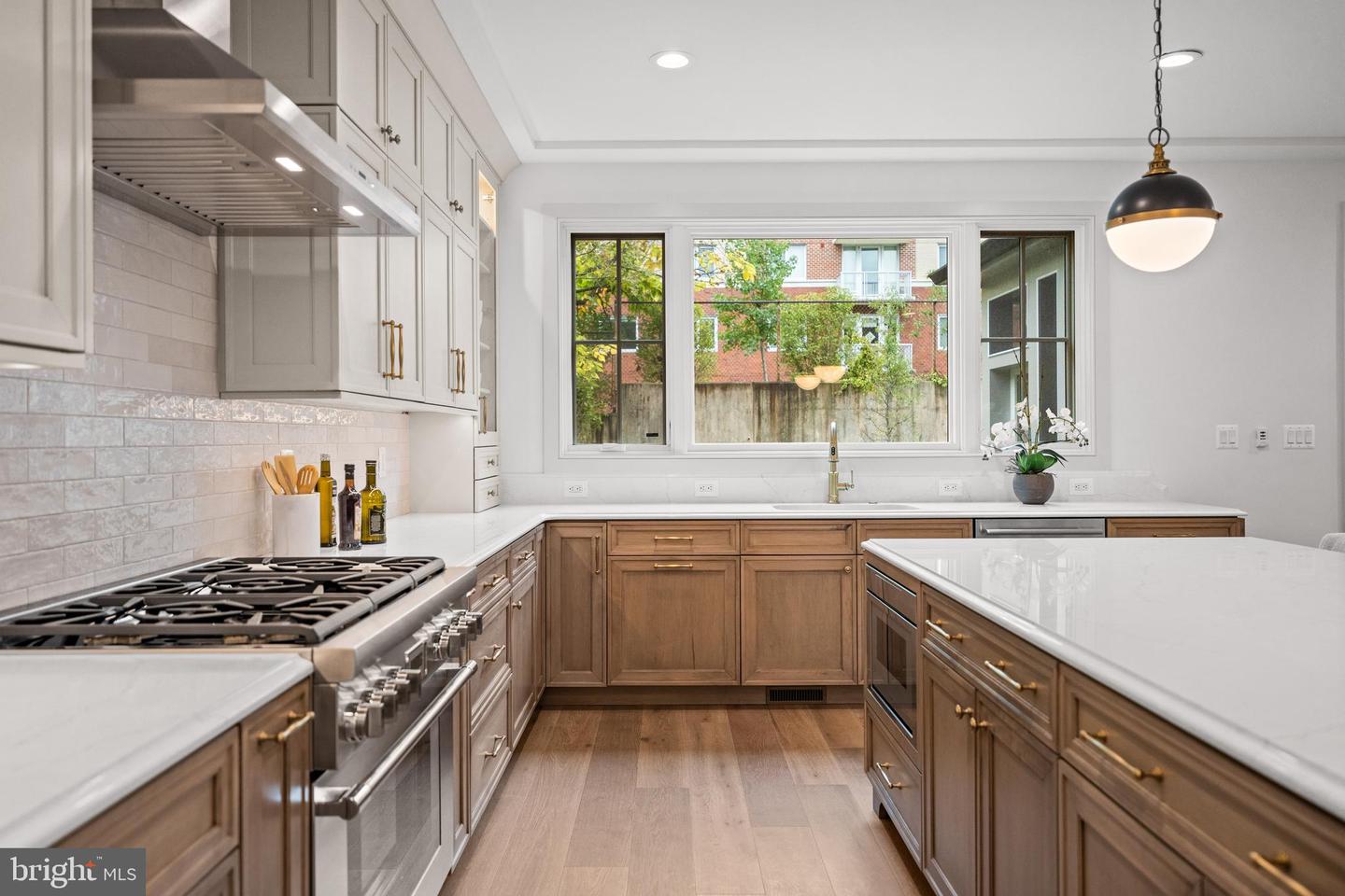 2133 N OAKLAND ST, ARLINGTON, Virginia 22207, 4 Bedrooms Bedrooms, ,4 BathroomsBathrooms,Residential,For sale,2133 N OAKLAND ST,VAAR2069226 MLS # VAAR2069226