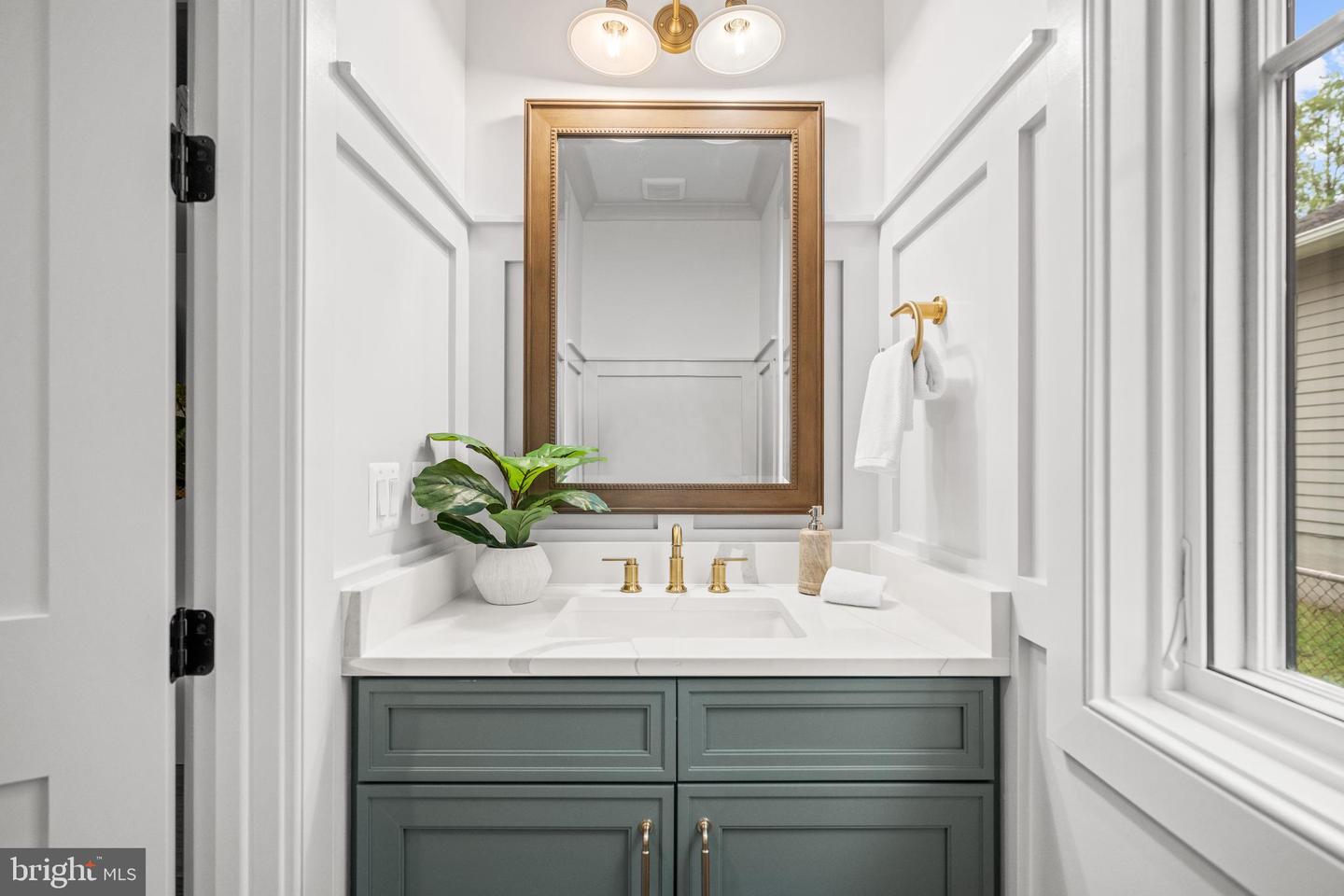 2133 N OAKLAND ST, ARLINGTON, Virginia 22207, 4 Bedrooms Bedrooms, ,4 BathroomsBathrooms,Residential,For sale,2133 N OAKLAND ST,VAAR2069226 MLS # VAAR2069226