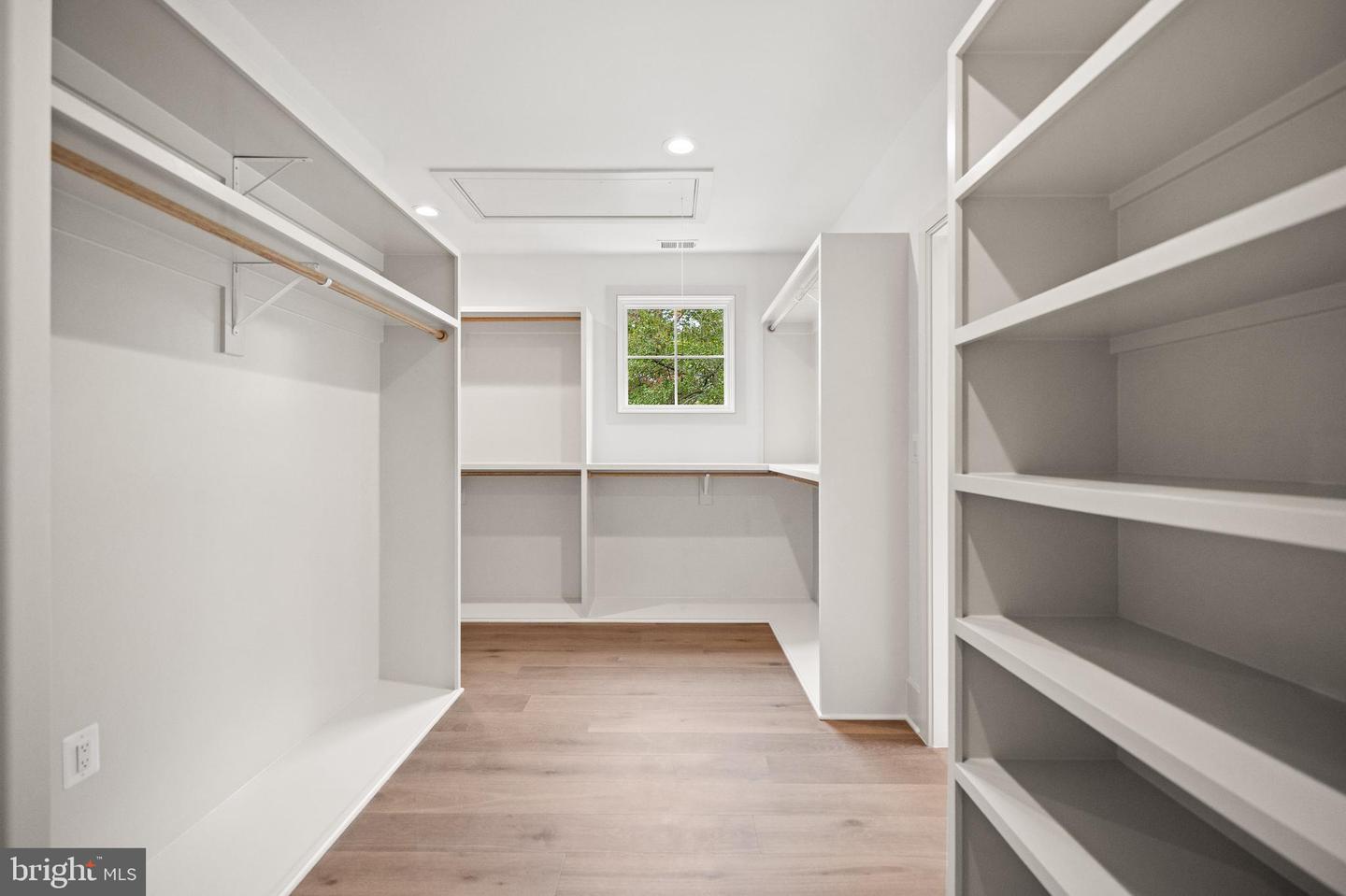 2133 N OAKLAND ST, ARLINGTON, Virginia 22207, 4 Bedrooms Bedrooms, ,4 BathroomsBathrooms,Residential,For sale,2133 N OAKLAND ST,VAAR2069226 MLS # VAAR2069226