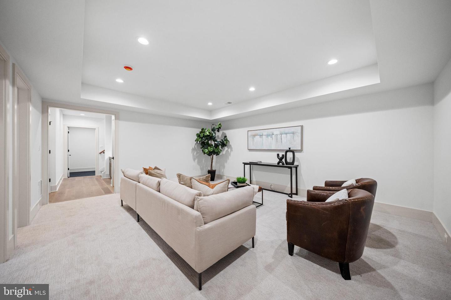 2133 N OAKLAND ST, ARLINGTON, Virginia 22207, 4 Bedrooms Bedrooms, ,4 BathroomsBathrooms,Residential,For sale,2133 N OAKLAND ST,VAAR2069226 MLS # VAAR2069226