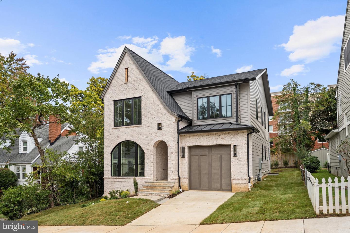 2133 N OAKLAND ST, ARLINGTON, Virginia 22207, 4 Bedrooms Bedrooms, ,4 BathroomsBathrooms,Residential,For sale,2133 N OAKLAND ST,VAAR2069226 MLS # VAAR2069226