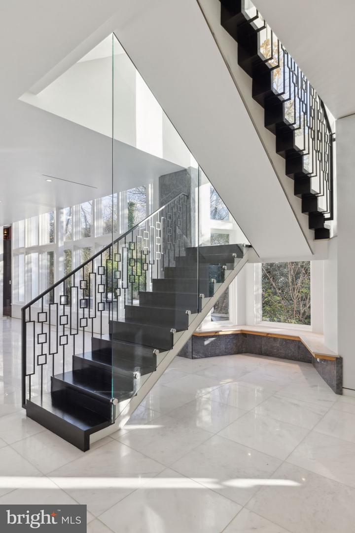 6304 OLD DOMINION DR, MCLEAN, Virginia 22101, 5 Bedrooms Bedrooms, ,4 BathroomsBathrooms,Residential,For sale,6304 OLD DOMINION DR,VAFX2229924 MLS # VAFX2229924