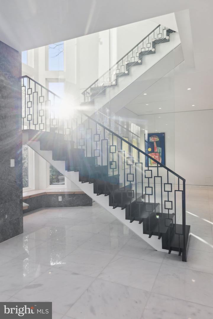 6304 OLD DOMINION DR, MCLEAN, Virginia 22101, 5 Bedrooms Bedrooms, ,4 BathroomsBathrooms,Residential,For sale,6304 OLD DOMINION DR,VAFX2229924 MLS # VAFX2229924