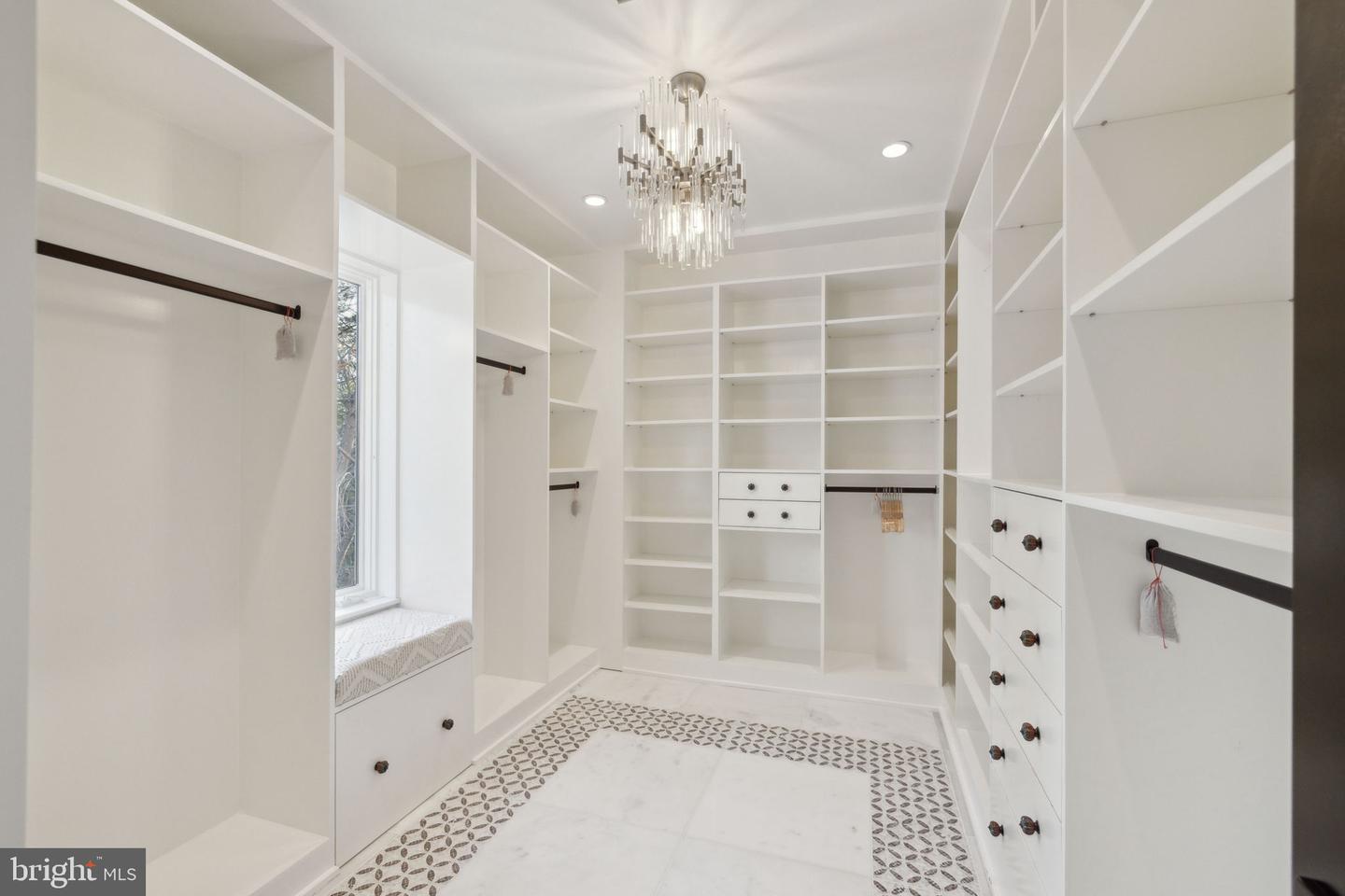 6304 OLD DOMINION DR, MCLEAN, Virginia 22101, 5 Bedrooms Bedrooms, ,4 BathroomsBathrooms,Residential,For sale,6304 OLD DOMINION DR,VAFX2229924 MLS # VAFX2229924