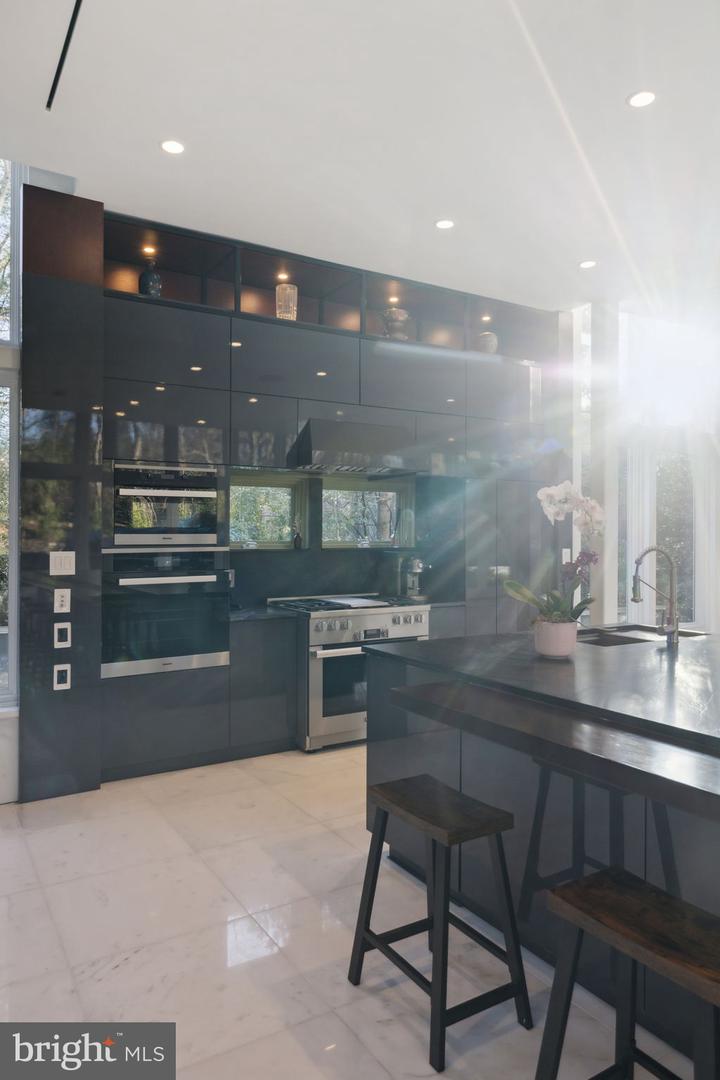 6304 OLD DOMINION DR, MCLEAN, Virginia 22101, 5 Bedrooms Bedrooms, ,4 BathroomsBathrooms,Residential,For sale,6304 OLD DOMINION DR,VAFX2229924 MLS # VAFX2229924