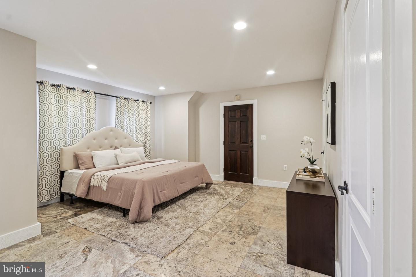 1409 G ST NE #2, WASHINGTON, District Of Columbia 20002, 3 Bedrooms Bedrooms, ,2 BathroomsBathrooms,Residential,For sale,1409 G ST NE #2,DCDC2213834 MLS # DCDC2213834 1409 G ST NE #2, WASHINGTON, District Of Columbia 20002, 3 Bedrooms Bedrooms, ,2 BathroomsBathrooms,Residential,For sale,1409 G ST NE #2,DCDC2213834 MLS # DCDC2213834