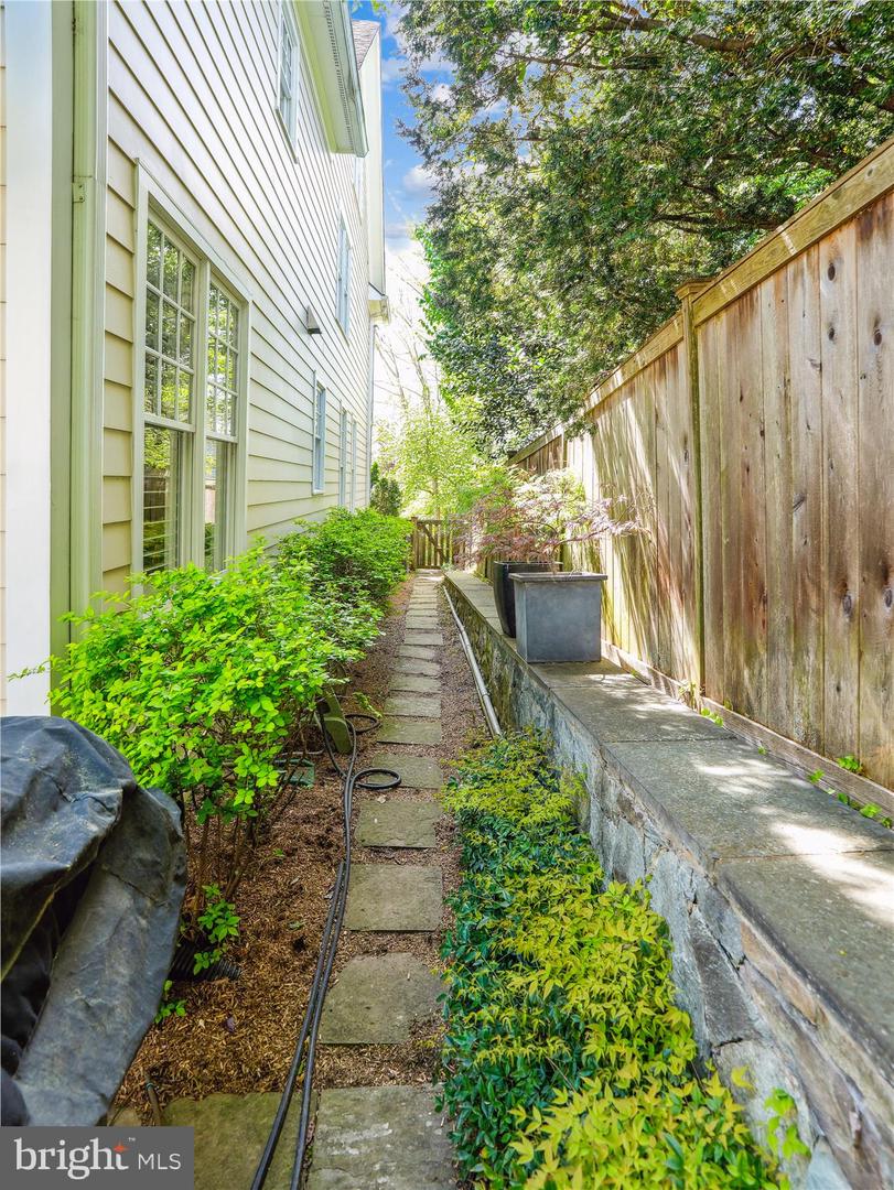 5601 BROAD BRANCH RD NW, WASHINGTON, District Of Columbia 20015, 5 Bedrooms Bedrooms, ,4 BathroomsBathrooms,Residential,For sale,5601 BROAD BRANCH RD NW,DCDC2225100 MLS # DCDC2225100