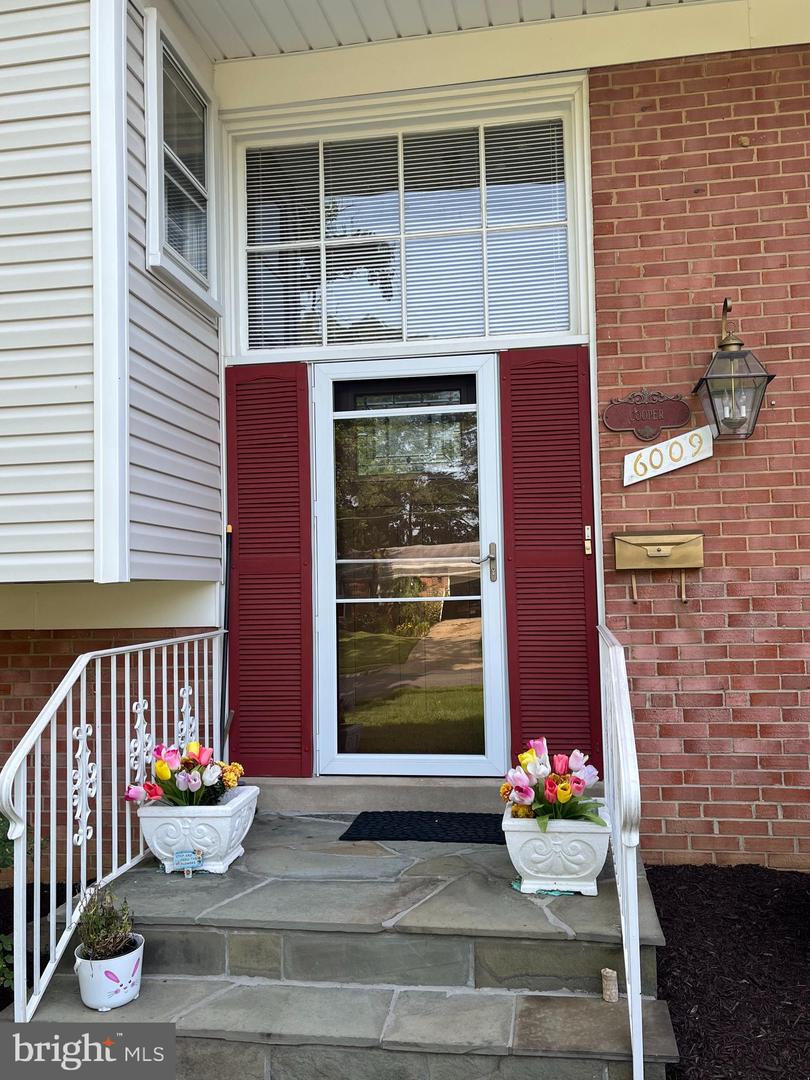 6009 JENNINGS LN, SPRINGFIELD, Virginia 22150, 6 Bedrooms Bedrooms, ,3 BathroomsBathrooms,Residential,For sale,6009 JENNINGS LN,VAFX2276018 MLS # VAFX2276018 6009 JENNINGS LN, SPRINGFIELD, Virginia 22150, 6 Bedrooms Bedrooms, ,3 BathroomsBathrooms,Residential,For sale,6009 JENNINGS LN,VAFX2276018 MLS # VAFX2276018