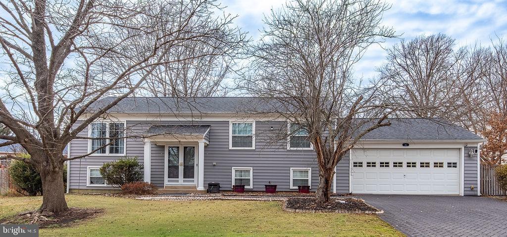 811 FALL PL, HERNDON, Virginia 20170, 5 Bedrooms Bedrooms, 8 Rooms Rooms,2 BathroomsBathrooms,Residential,For sale,811 FALL PL,VAFX2276098 MLS # VAFX2276098