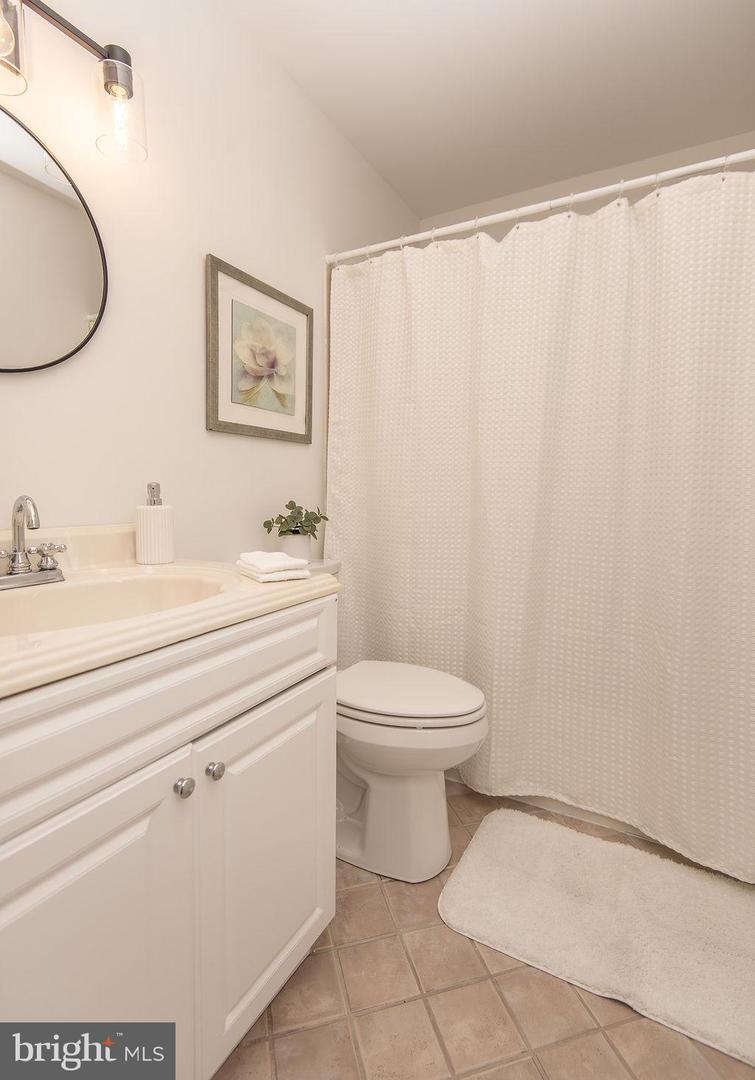 811 FALL PL, HERNDON, Virginia 20170, 5 Bedrooms Bedrooms, 8 Rooms Rooms,2 BathroomsBathrooms,Residential,For sale,811 FALL PL,VAFX2276098 MLS # VAFX2276098