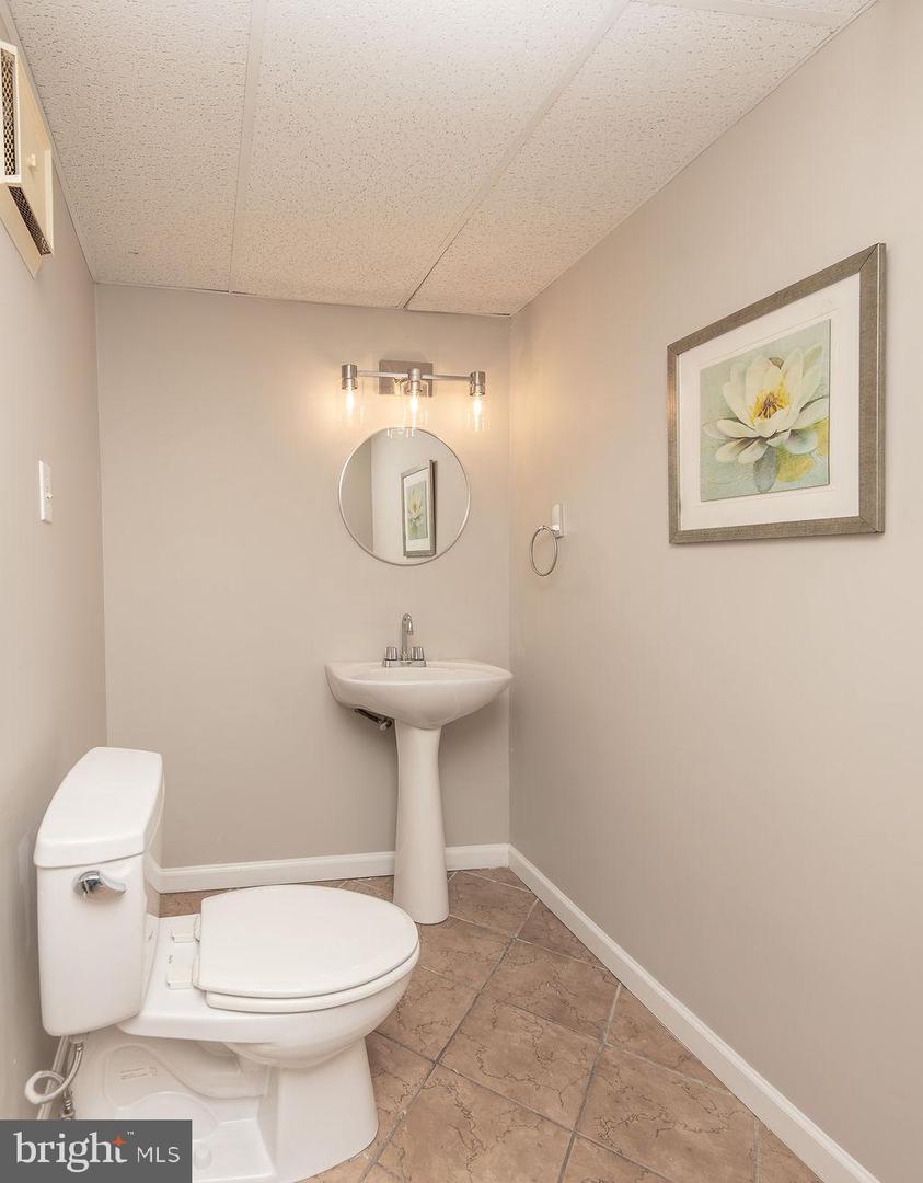 811 FALL PL, HERNDON, Virginia 20170, 5 Bedrooms Bedrooms, 8 Rooms Rooms,2 BathroomsBathrooms,Residential,For sale,811 FALL PL,VAFX2276098 MLS # VAFX2276098