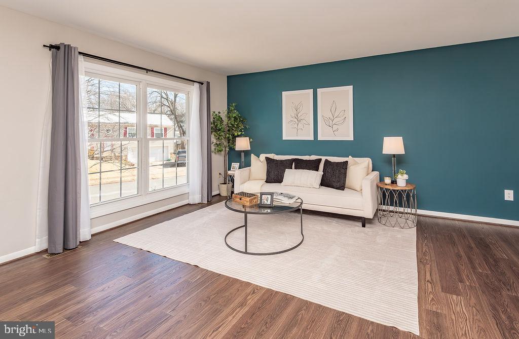 811 FALL PL, HERNDON, Virginia 20170, 5 Bedrooms Bedrooms, 8 Rooms Rooms,2 BathroomsBathrooms,Residential,For sale,811 FALL PL,VAFX2276098 MLS # VAFX2276098